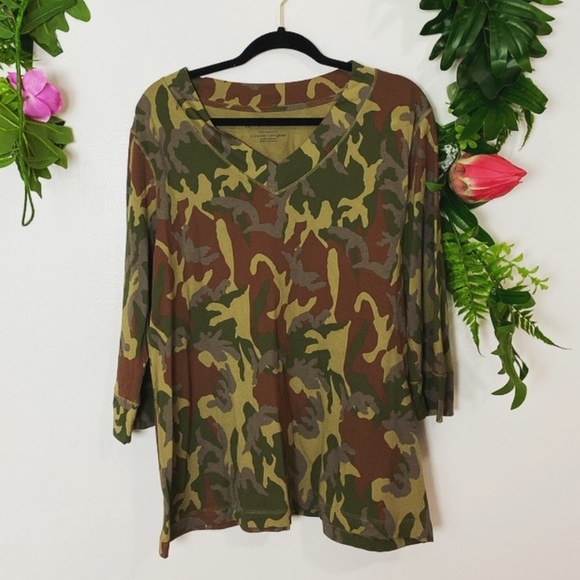 Norma Kamali 100% Organic Cotton 2X Green Camouflage V Neck Tee - Picture 3 of 5